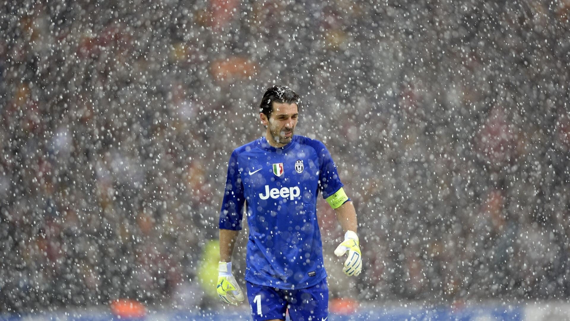 体育教师走入校园普及专业训练知识提升学生运动素养与兴趣，体育教师如何